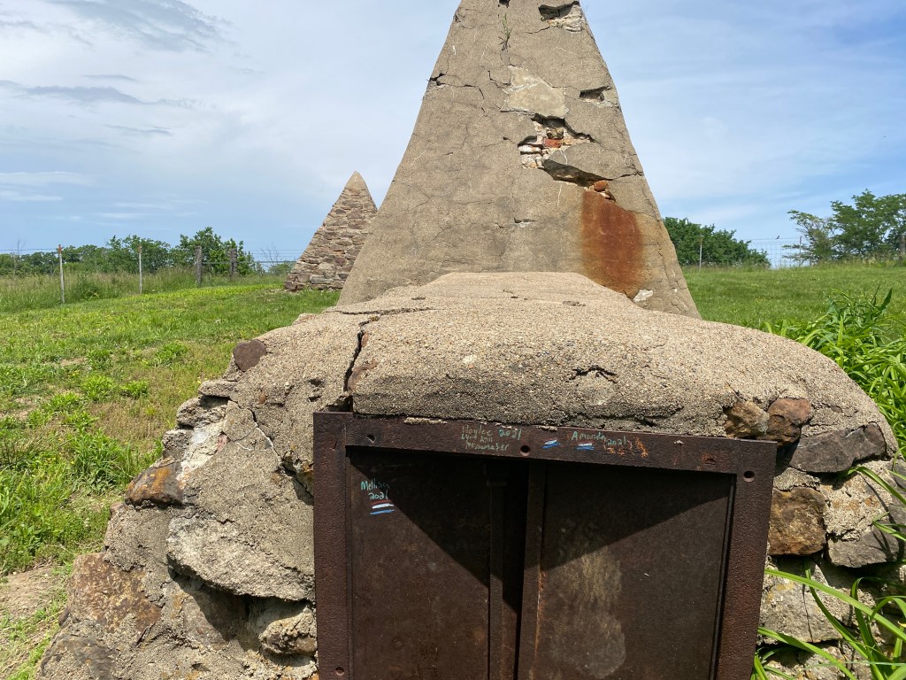The Great Pyramids of Iowa - folkartwork