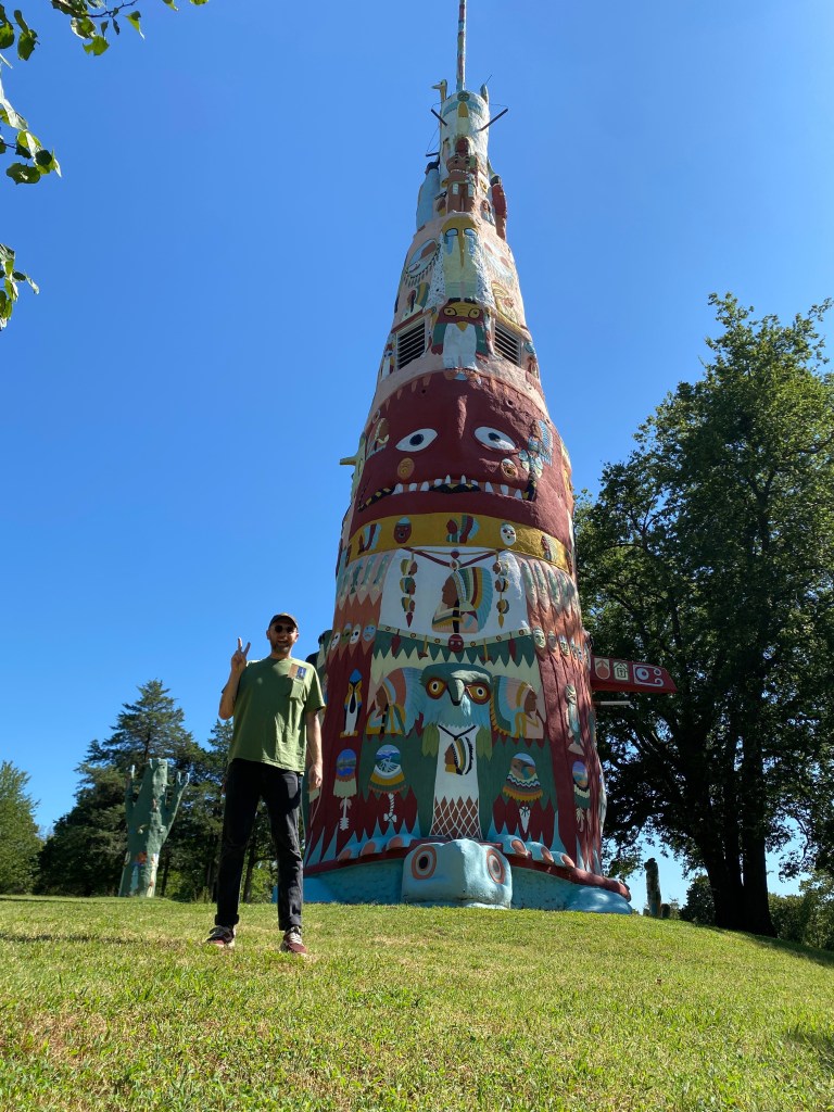 The World's Largest Totem Pole by Ed Galloway - folkartwork